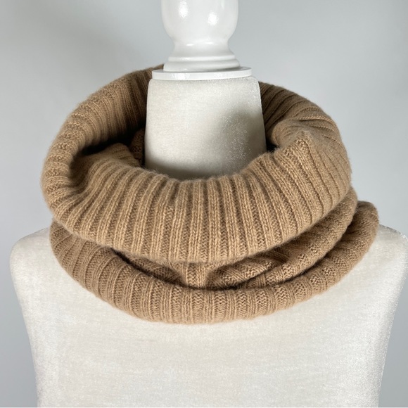 Portolano 100% cashmere ribbed hood scarf - Picture 5 of 5